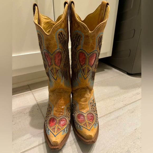Corral Shoes - ❤️🪽Corral Heart and Wing Boots Size 8.5❤️🪽